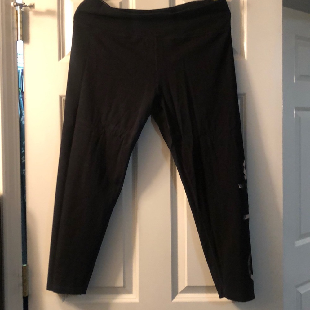 Performance capris
